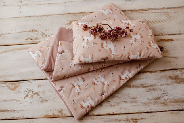 Kocyk do żłobka dla dziewczynki jednorożce