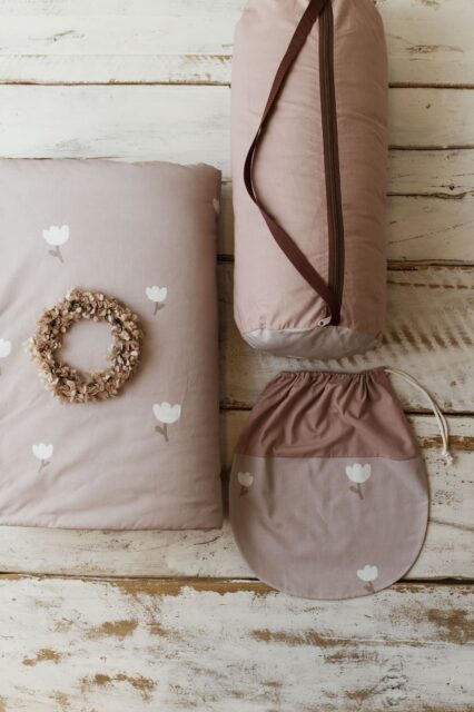 Kocyk do żłobka dla dziewczynki różowe tulipany