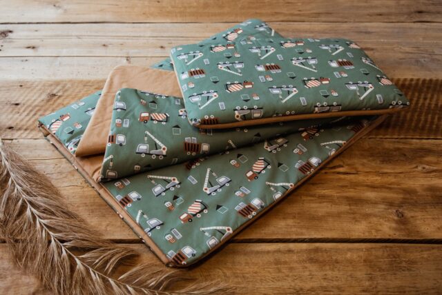 Kocyk do żłobka pościel dla chłopca auta zielone carmel