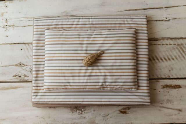 Kocyk do żłobka w paski zestaw 3w1 poduszka + pokrowiec