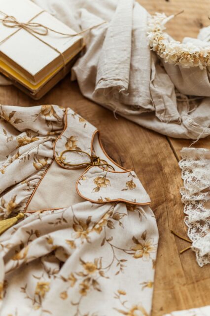 Kołnierzyk lniany w kwiatuszki dla dziecka malwa honey