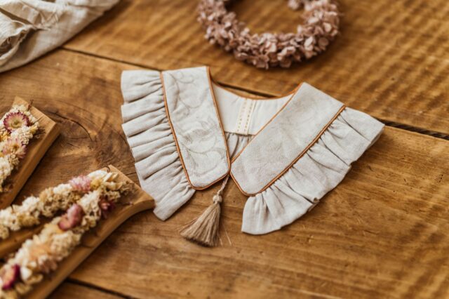 Kołnierzyk vintage lniany żakard w kwiatuszki dla dziecka Antonina