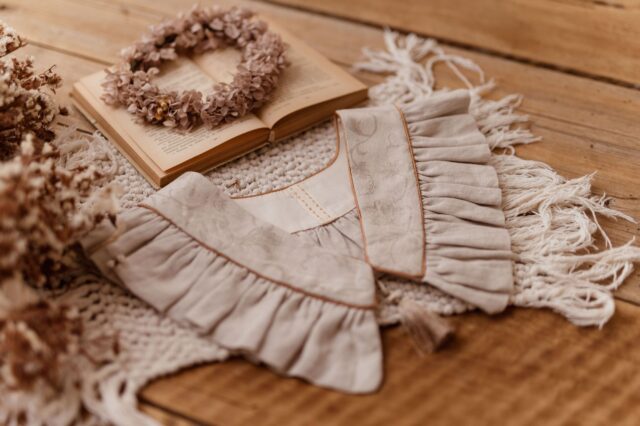 Kołnierzyk vintage lniany żakard w kwiatuszki dla dziecka Antonina