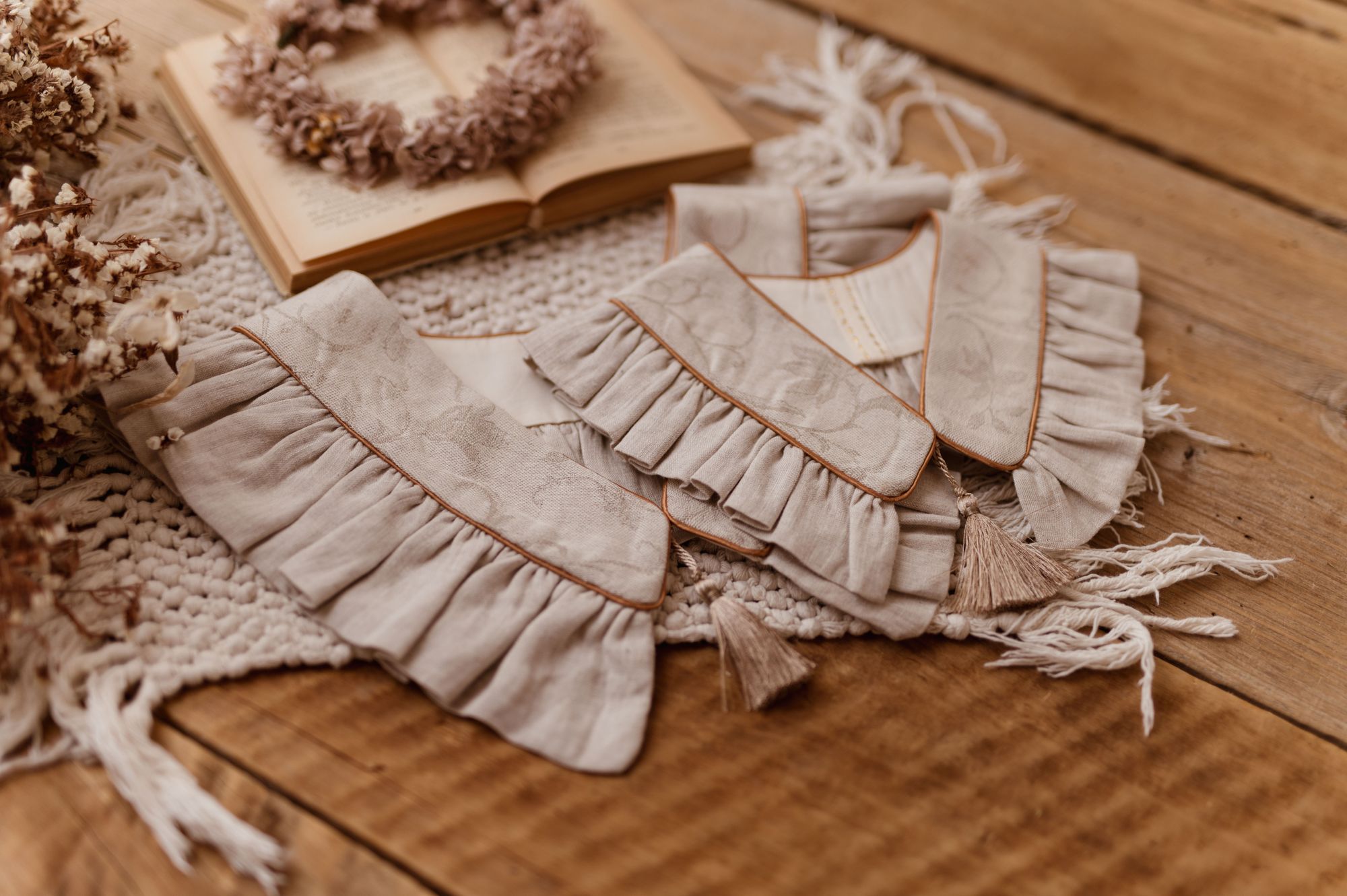 Kołnierzyk vintage lniany żakard w kwiatuszki dla dziecka Antonina