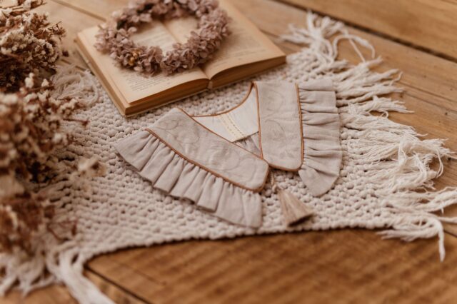 Kołnierzyk vintage lniany żakard w kwiatuszki dla dziecka Antonina