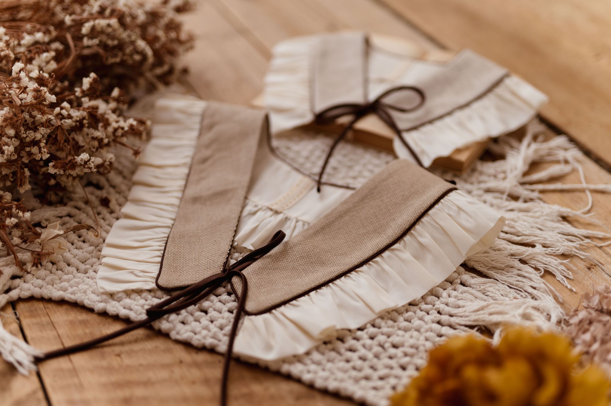 Kołnierzyk zawiązywany damski lniany średni beż Antonina