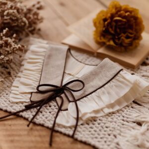 Kołnierzyk zawiązywany dla dziecka jasny beż Antonina