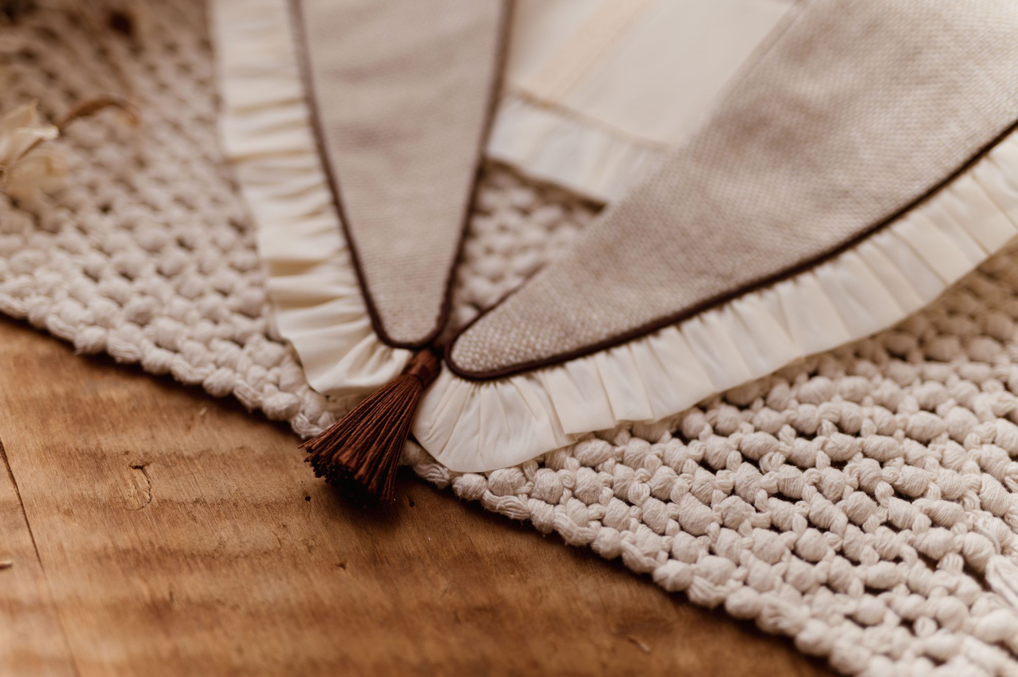 Kołnierzyk damski z falbanką lniany średni beż anielka