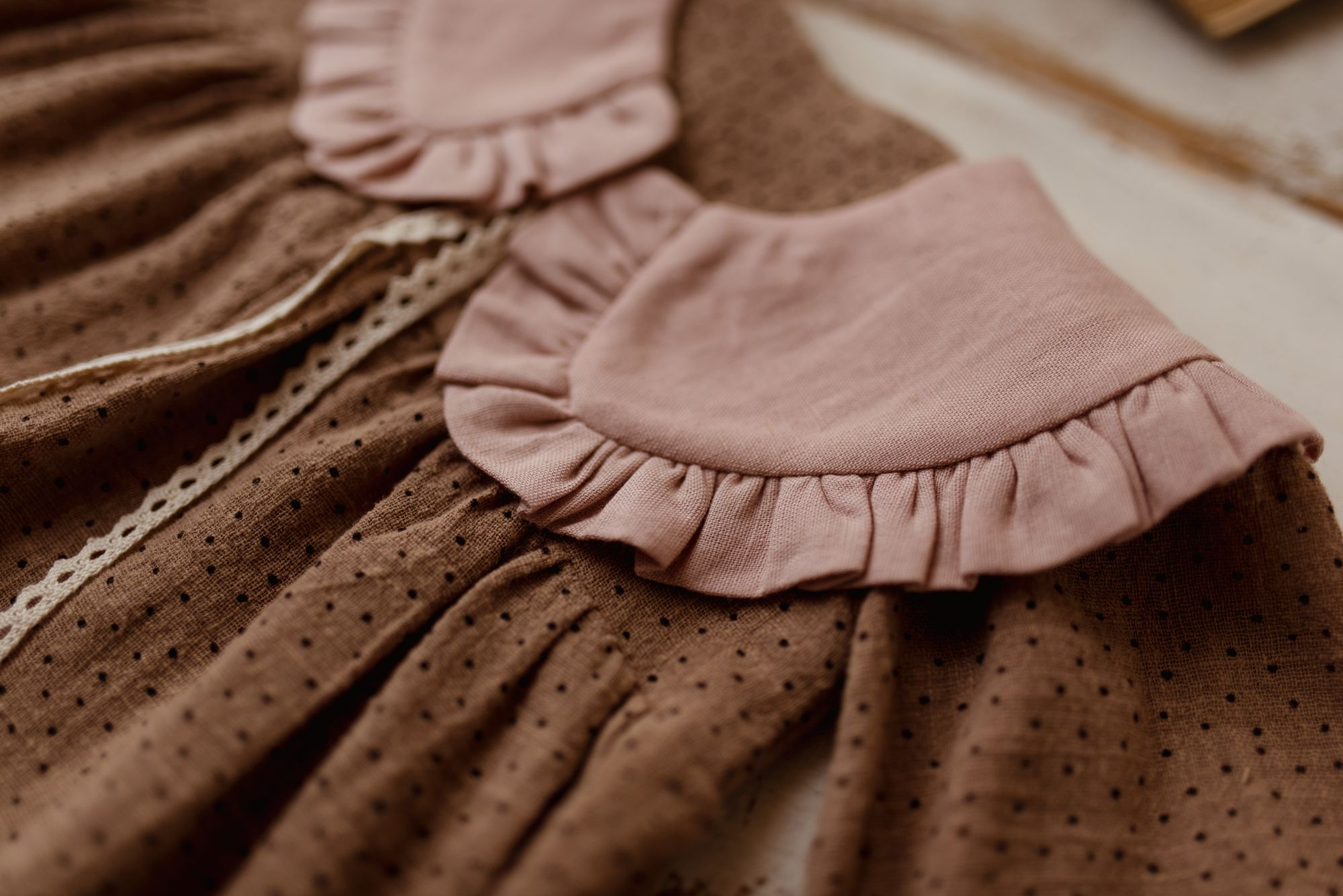 Kołnierzyk damski z falbanką lniany różowy zoja