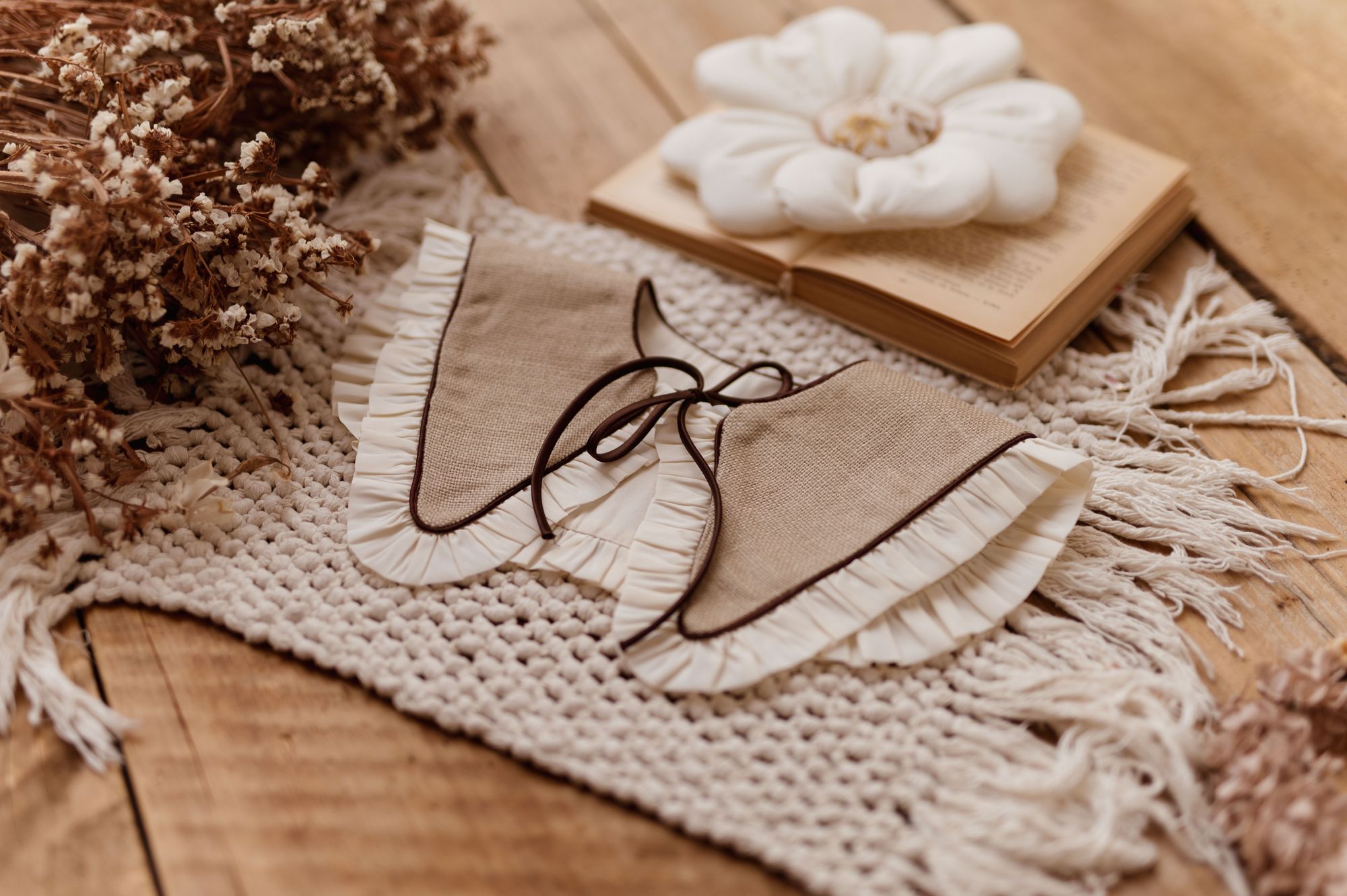 Kołnierzyk damski zawiązywany z falbanką lniany średni beż stefania