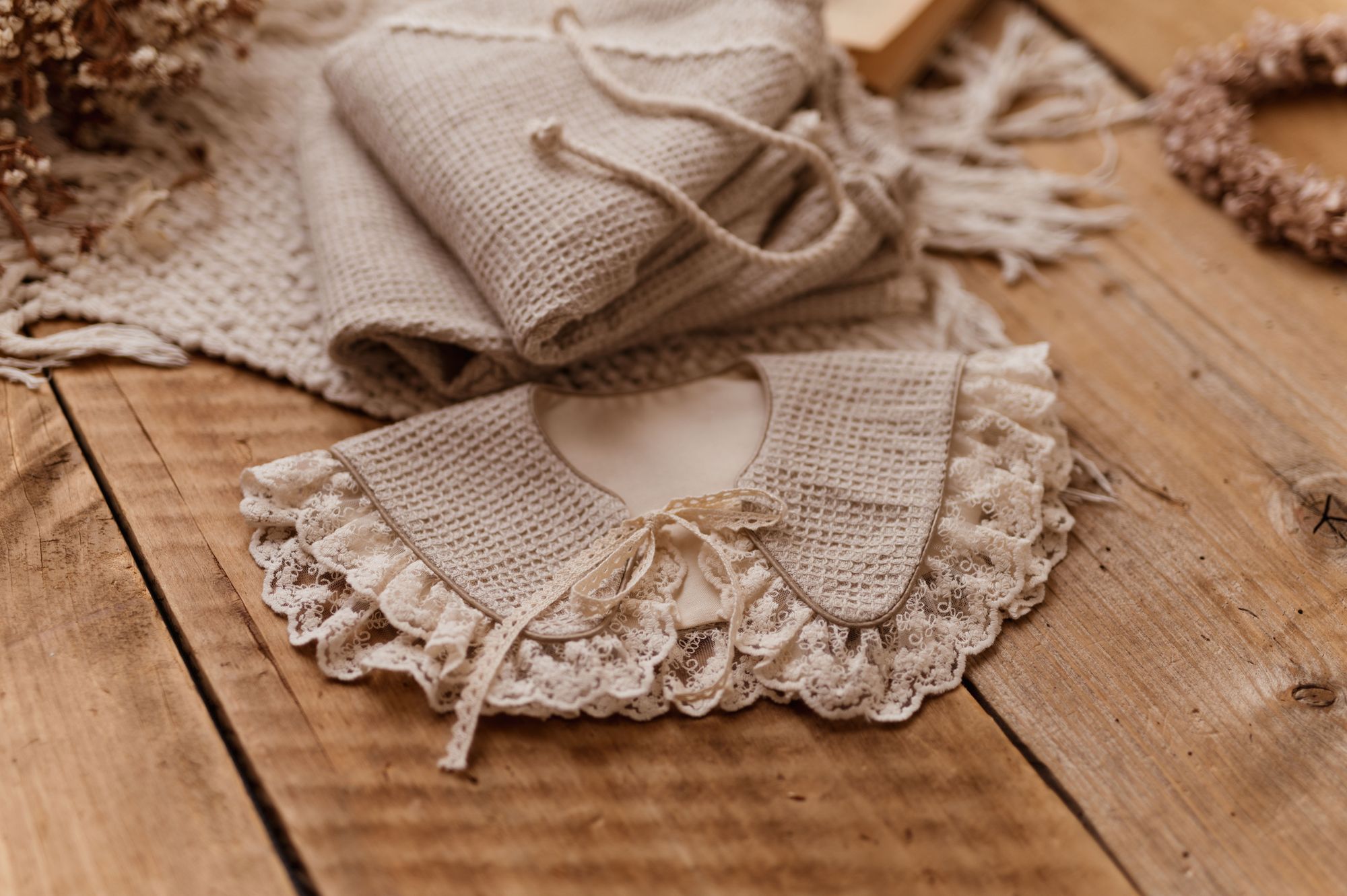 Kołnierzyk dla dzieci lniany z falbanką zoja wafel