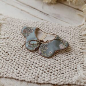 Kołnierzyk dla dziewczynki niebieski w kwiatki