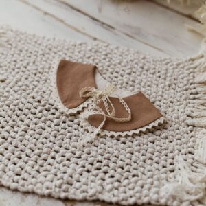 Kołnierzyk dla dziewczynki z koronką brązowy