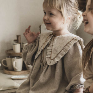 Kołnierzyk lniany dla dziewczynki z falbanką sara royal