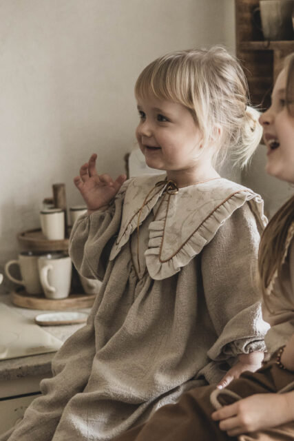 Kołnierzyk lniany dla dziewczynki z falbanką sara royal