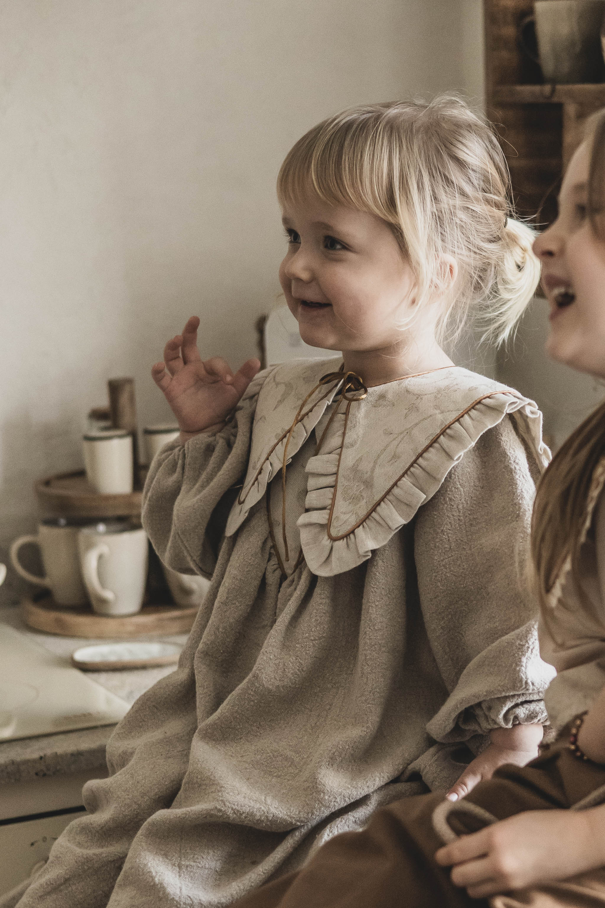 Kołnierzyk lniany dla dziewczynki z falbanką sara royal