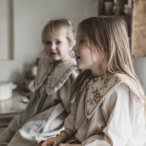 Kołnierzyk lniany dla dziewczynki z falbanką sara royal