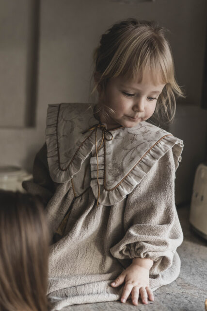 Kołnierzyk lniany dla dziewczynki z falbanką sara royal