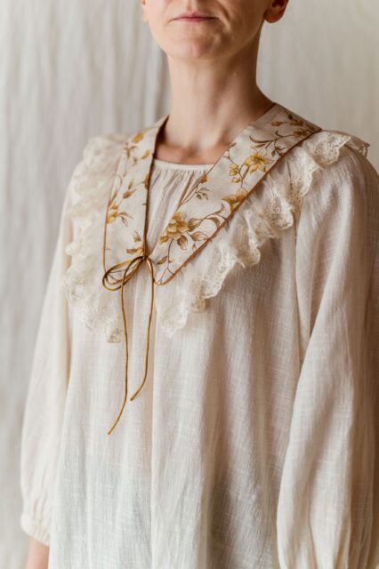 Kołnierzyk retro z falbanką w kwiatki damski tiul Antonina