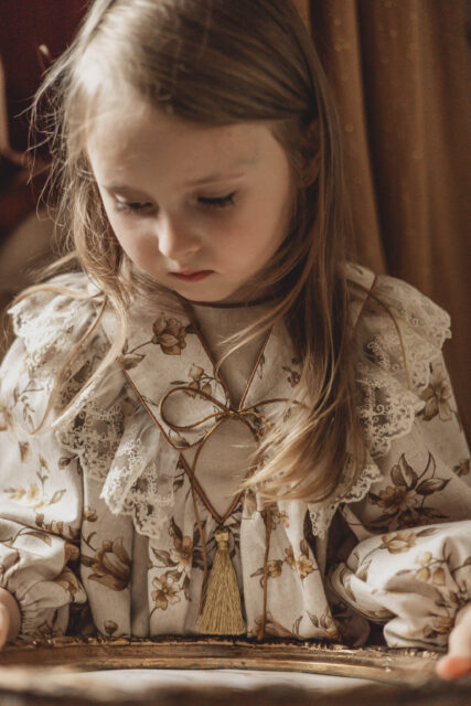 Kołnierzyk retro z falbanką w kwiatki damski tiul Antonina