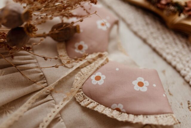 Kołnierzyk w kwiatuszki dla dziewczynki z koronką bawełniany Hania uśmiechnij się