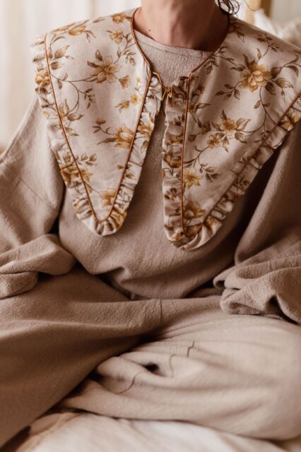 Kołnierzyk z falbanką lniany w kwiatuszki sara honey