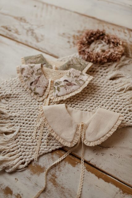 Kołnierzyk z koronką bawełniany retro damski Hania wróbelki oliwka