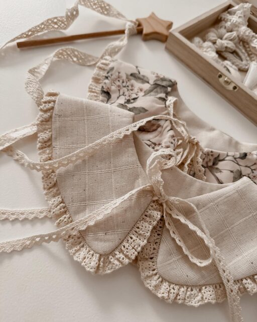 Kołnierzyk z koronką dla dziewczynki bawełniany Hania wróbelki natural