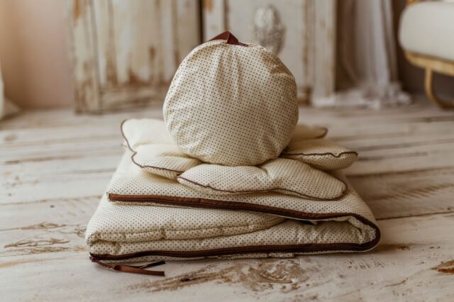 Kremowy śpiworek do przedszkola 140×75cm