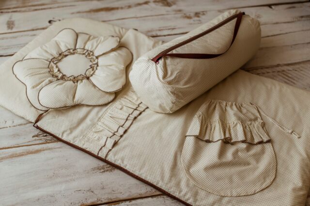 Kremowy śpiworek do przedszkola 140×75cm