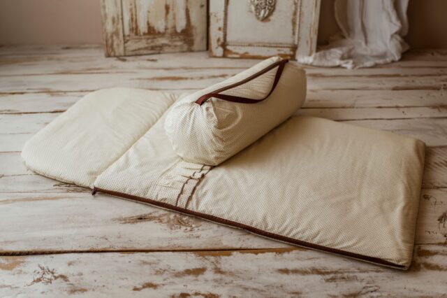 Kremowy śpiworek do przedszkola 140×75cm