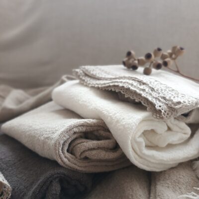 Krótkie spodenki lniane dla dzieci unisex szara glina