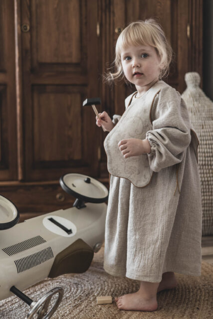 Lniana kamizelka żakard lniany w kwiaty dla dziecka royal