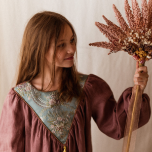 Lniana sukienka damska kwiaty żakard Marysia wrzos