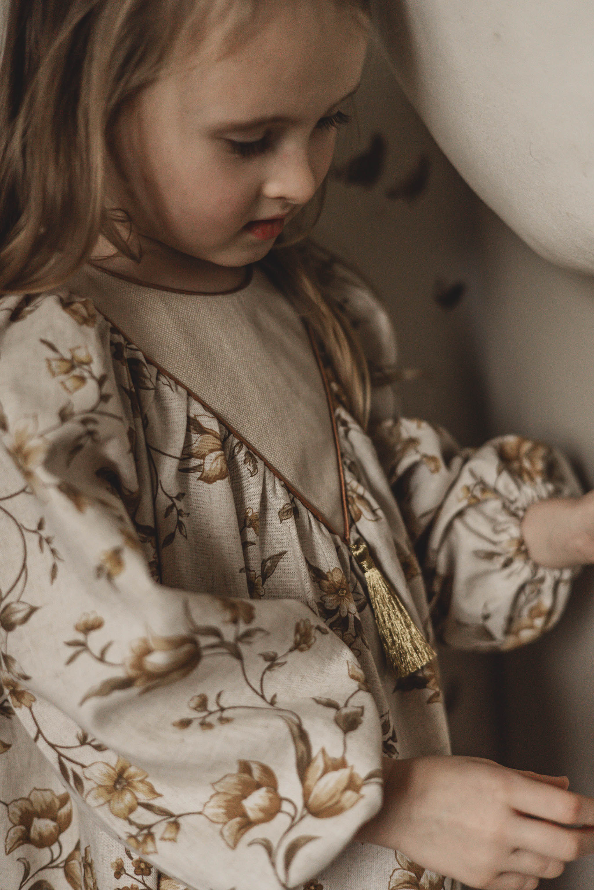 Lniana sukienka damska w kwiaty Marysia honey