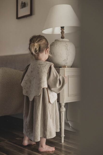 Lniana sukienka retro dla dziewczynki premium  Marysia krepa