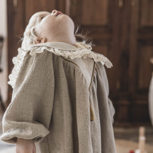 Lniana sukienka retro dla dziewczynki premium  Marysia krepa