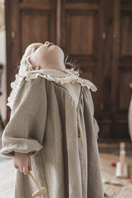 Lniana sukienka retro dla dziewczynki premium  Marysia krepa