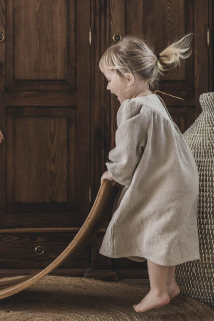 Lniana sukienka retro dla dziewczynki premium  Marysia krepa