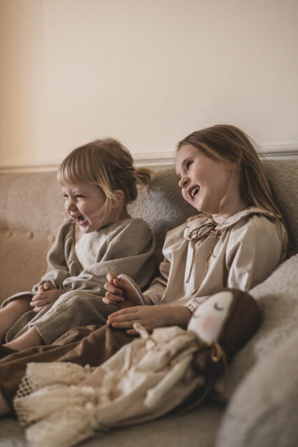 Lniana sukienka retro dla dziewczynki premium  Marysia krepa