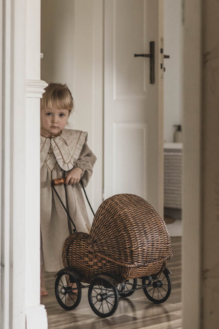 Lniana sukienka retro dla dziewczynki premium  Marysia krepa