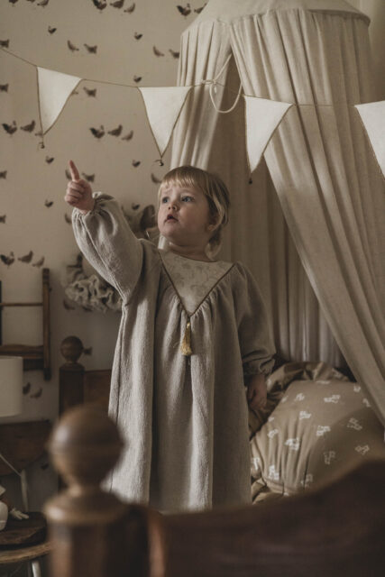 Lniana sukienka retro dla dziewczynki premium  Marysia krepa