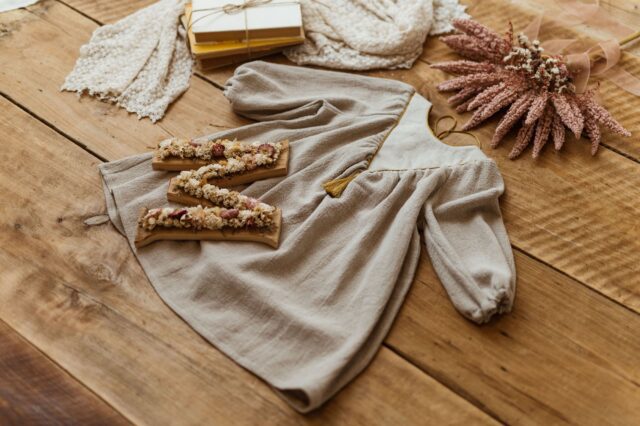 Lniana sukienka retro dla dziewczynki premium  Marysia krepa