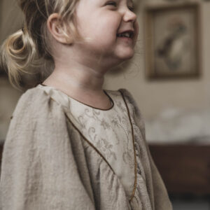 Lniana sukienka retro dla dziewczynki premium  Marysia krepa