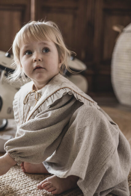 Lniana sukienka retro dla dziewczynki premium  Marysia krepa