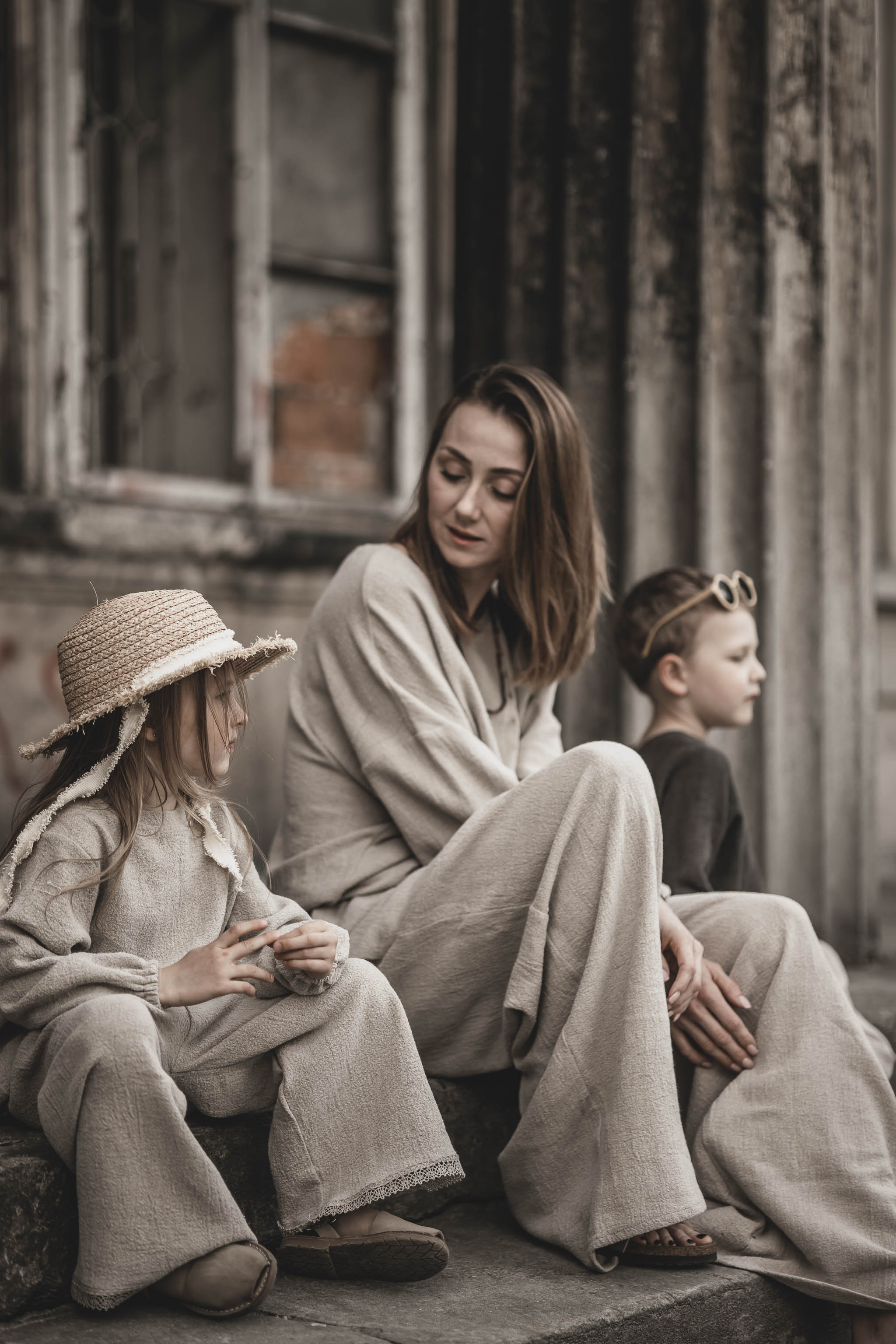 Lniane spodnie palazzo z koronką retro dla dziewczynki szara glina