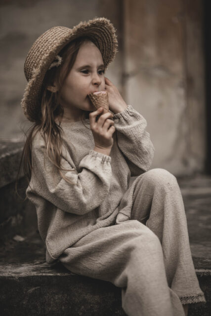 Lniane spodnie palazzo z koronką retro dla dziewczynki szara glina