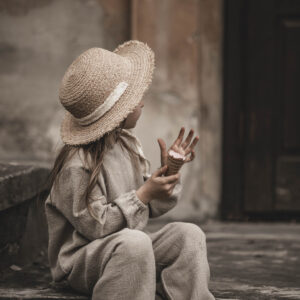 Lniane spodnie palazzo z koronką retro dla dziewczynki szara glina