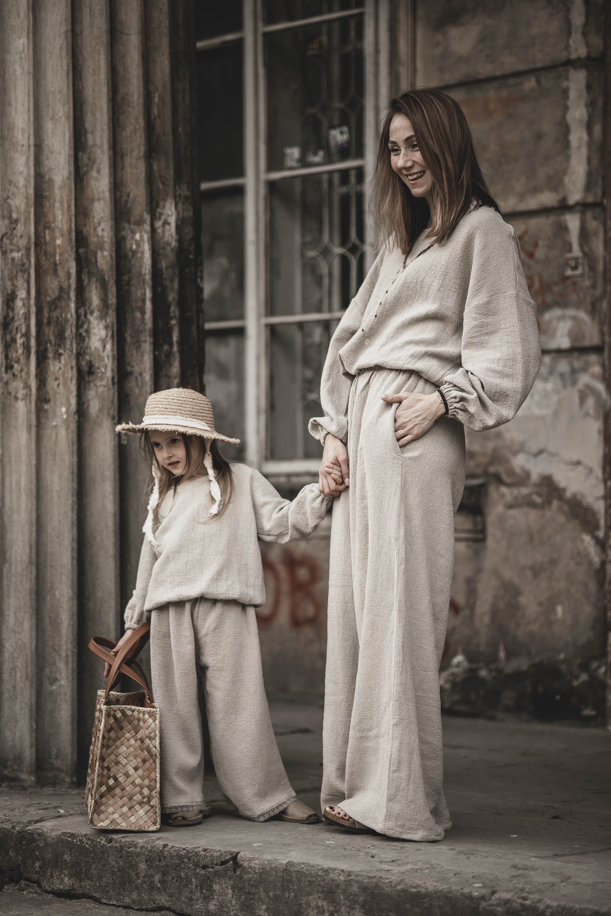 Lniane spodnie palazzo z koronką retro dla dziewczynki szara glina