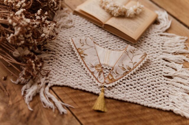 Lniany kołnierzyk w kwiatuszki z koronką i detalem honey damski anielka